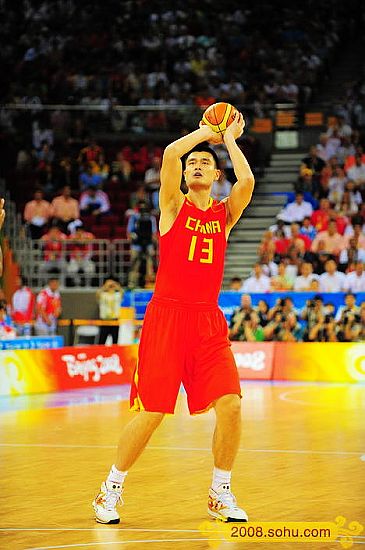 Momentos en la competencia de baloncesto de EEUU y China 3