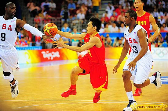 Momentos en la competencia de baloncesto de EEUU y China 5