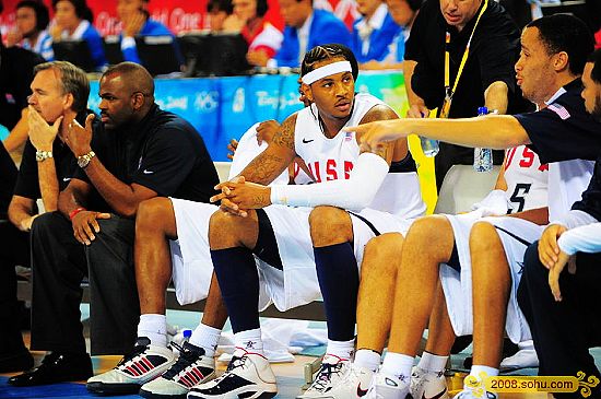 Momentos en la competencia de baloncesto de EEUU y China 14