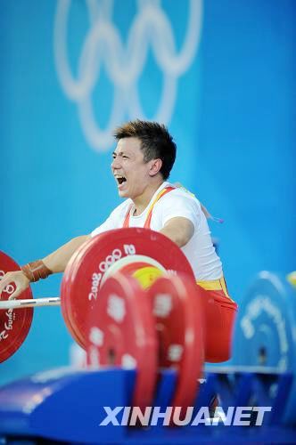 Zhang Xiangxiang ganó oro de levantamiento de pesas 62 kilos4