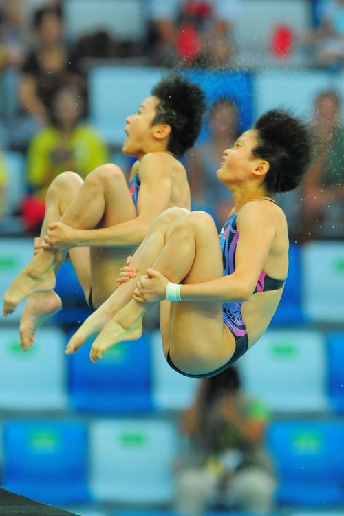 Clavadistas chinas ganan oro en salto sincronizado desde plataforma de 10 metros 4