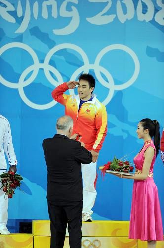 Liao Hui gana oro en levantamiento de pesas de 69 kg2