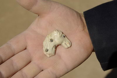 Se descubre escultura con forma de cabeza de caballo en Gansu 2