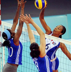 Las chicas cubanas de voleibol están entrenando 2