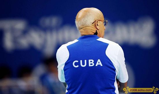 Las chicas cubanas de voleibol están entrenando 5