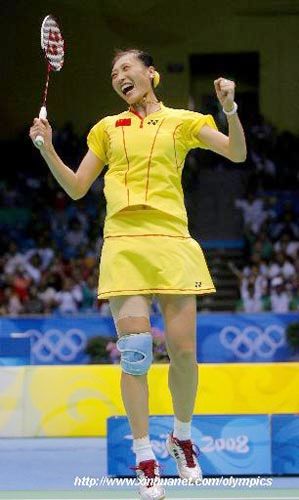 ZHANG NING GANA ORO DE INDIVIDUAL FEMENINO DE BADMINTON1