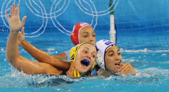 El descuidado en la competición de waterpolo femenino 3