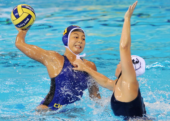 El descuidado en la competición de waterpolo femenino 5