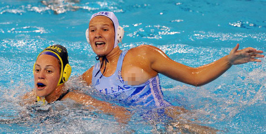 El descuidado en la competición de waterpolo femenino 1