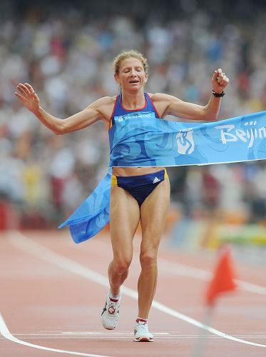 Constantina Tomescu de Rumania gana oro en maratón femenino y Zhou Chunxiu de China gana bronce1