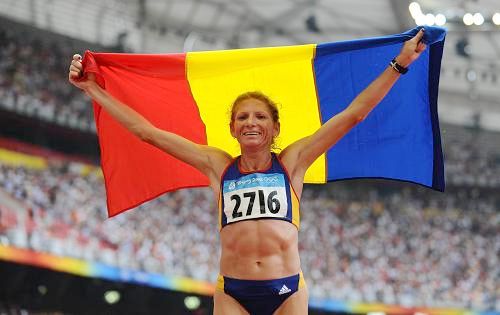 Constantina Tomescu de Rumania gana oro en maratón femenino y Zhou Chunxiu de China gana bronce2