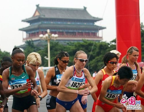 Constantina Tomescu de Rumania gana oro en maratón femenino y Zhou Chunxiu de China gana bronce4