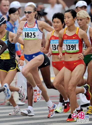 Constantina Tomescu de Rumania gana oro en maratón femenino y Zhou Chunxiu de China gana bronce6