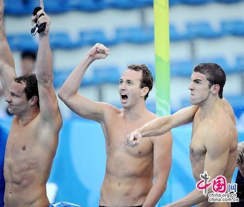 Phelps logra octavo oro en relevo masculino de 4x100m estilos8