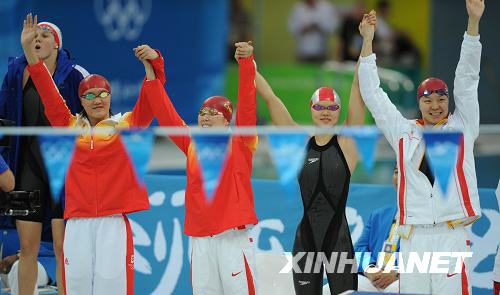 Equipo chino ganó bronce en relevo de 4x100m estilos femeninos6