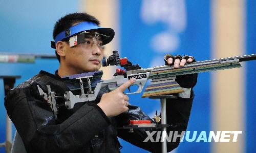 El chino Qiu Jian consigue oro en 50m rifle de tres posiciones masculino3