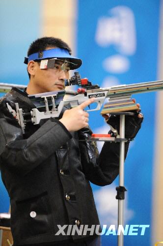 El chino Qiu Jian consigue oro en 50m rifle de tres posiciones masculino6