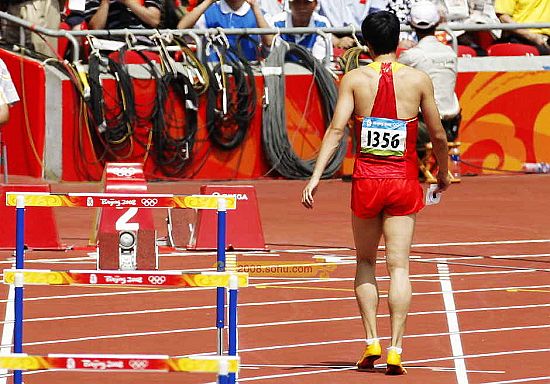 Beijing 2008: Atleta chino Liu Xiang abandona la Olimpiada por lesión 17