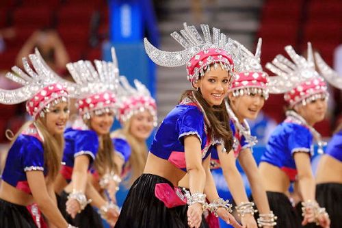 Las guapas sexys en el partido de baloncesto varonil entre China y Grecia5