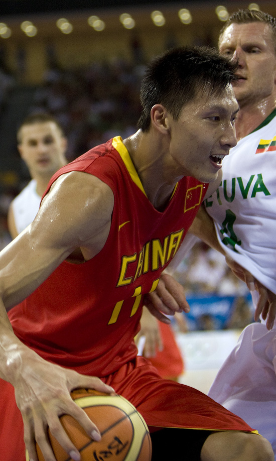 Beijing 2008-Baloncesto: China queda eliminada al perder 94-68 ante Lituania 6