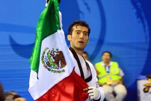 ESPECIAL: Celebra México primera medalla de oro en Beijing1
