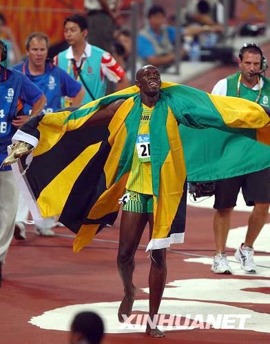 Bolt de Jamaica establece nuevo récord mundial en 200m varonil4
