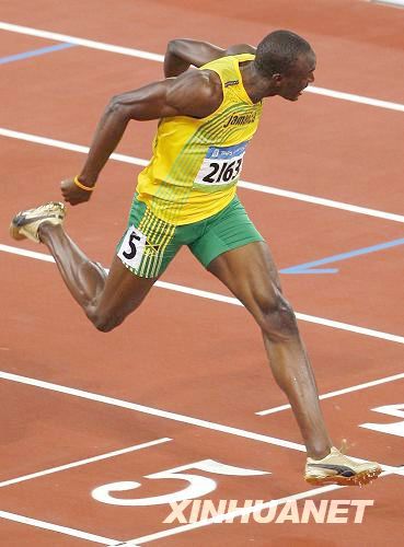 Bolt de Jamaica establece nuevo récord mundial en 200m varonil5