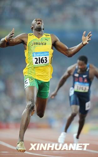 Bolt de Jamaica establece nuevo récord mundial en 200m varonil6