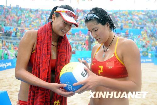 Xue Chen y Zhang Xi gana la medalla bronce de voleibol de playa femenino2