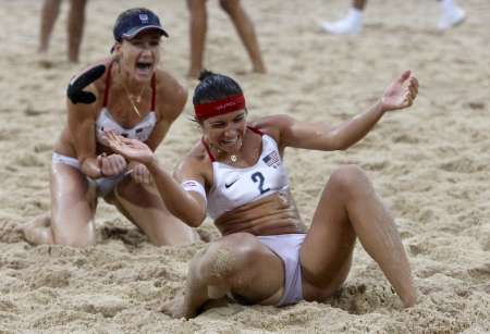 Dúo estadounidense se adjudica oro y el dúo chino gana plata en voleibol playa femenino3