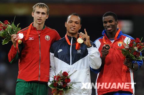 Beijing 2008-Atletismo (M): Gana estadounidense Clay oro en declatlón 1