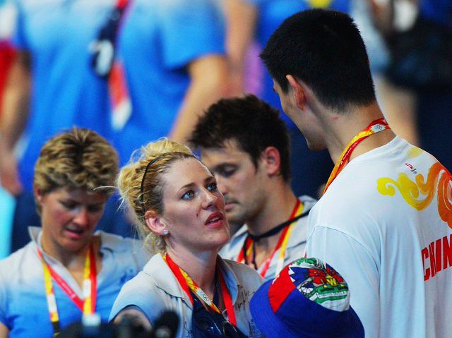 Yao Ming se abrazó con una hermosa deportista en la ceremonia de clausura 8