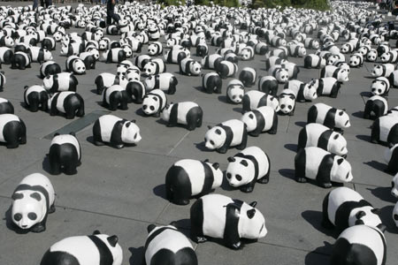 1,600 pandas de papel se presentan en Francia3