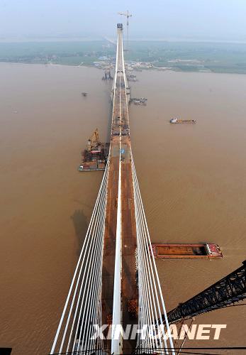 China termina construcción de parte principal del puente terrestre y ferroviario más largo del mundo 1