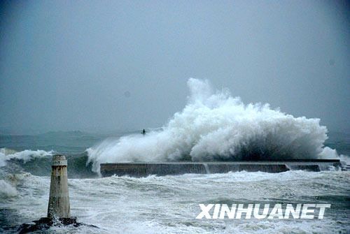 Evacuadas medio millón de personas por tifón Sinlaku en este de China2