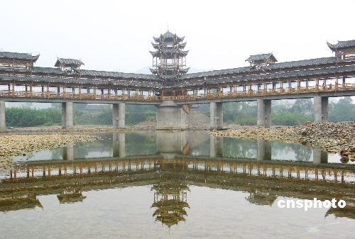 Los Tujia construyen el puente de viento y lluvia más largo del mundo 1