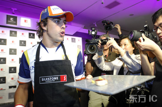 ¿A quién regala Alonso el sushi?1