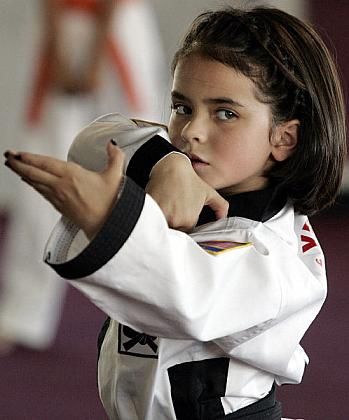 Niña de 7 años de cinturón negro de Karate9