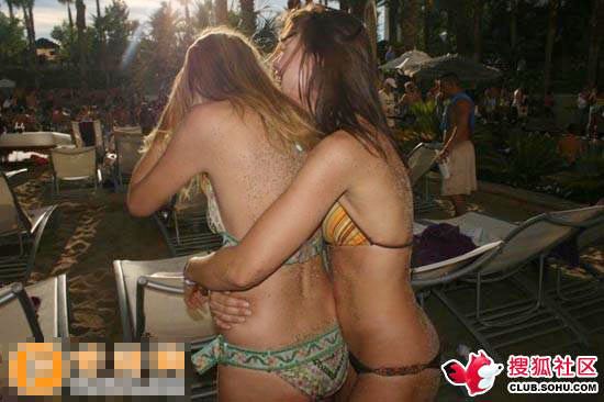 Fiesta para las chicas en bikini 6