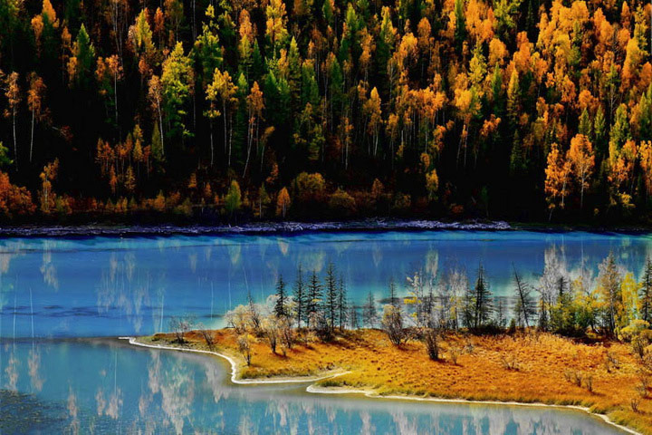 El lago Kanas en otoño 3