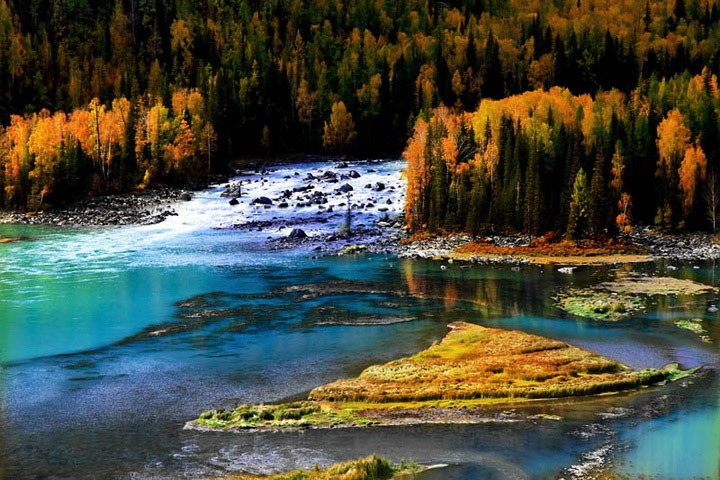 El lago Kanas en otoño 10