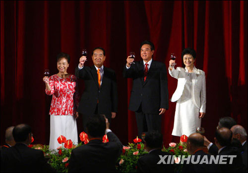 Partidos políticos de Taiwán ofrecen banquete a delegación de continente1