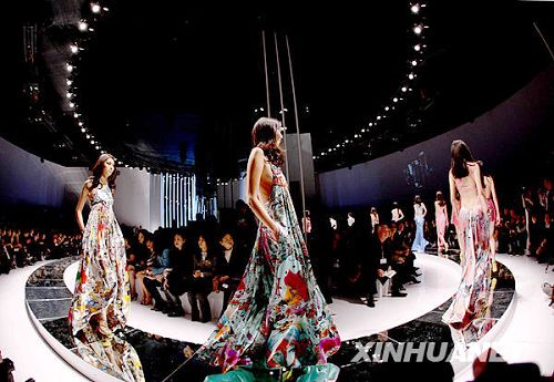 Desfile de Versace en Beijing6
