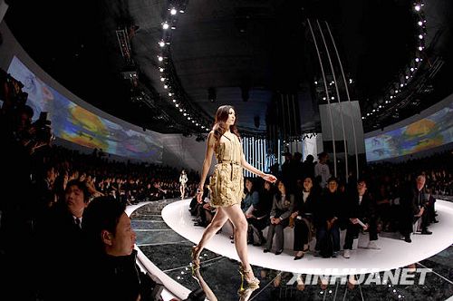 Desfile de Versace en Beijing7