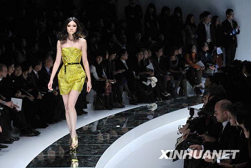 Desfile de Versace en Beijing12