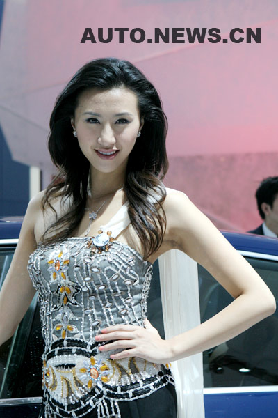 Modelos guapas en Auto Show de Guangzhou 9