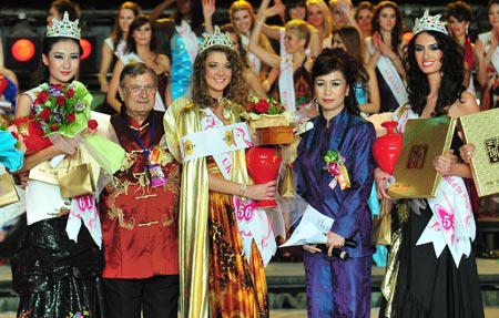 Ucraniana coronada en Cocurso de Miss World Model 2