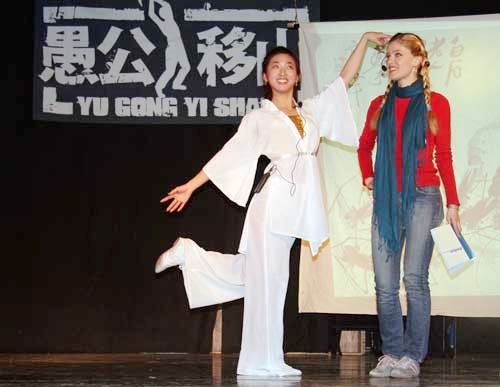 El Teatro Cheeky Monkey presenta ‘Green Eyes on Chinese’ 3