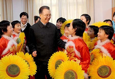 Visita Wen Jiabao a enfermos de SIDA4