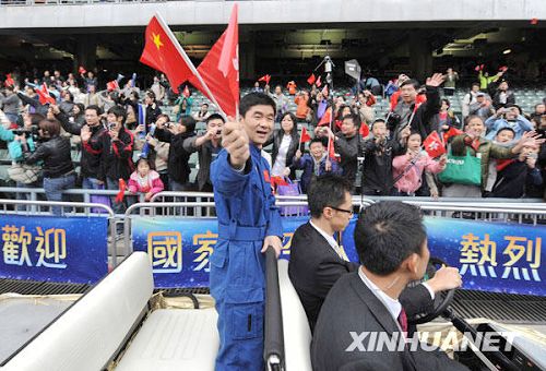 Reciben en Hong Kong a astronautas de Shenzhou VII6